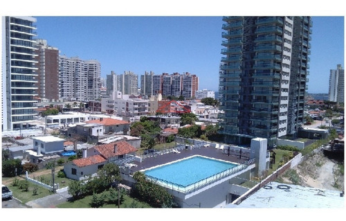 Apartamento En Brava, 3 Dormitorios *- Ref: 2796