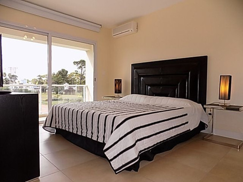 Imagen 14 de 24 de Venta De Casa 4 Dormitorios En Playa Mansa, Punta Del Este