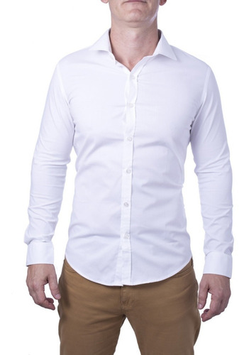 calça branca com camisa social