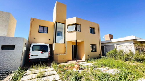 Casa En Venta En Salsipuedes - A Estrenar Con 3 Dormitorios - A 2 Cuadras De La Ruta E-53