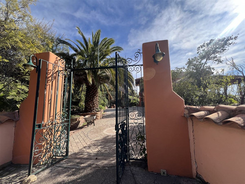 Casa Principal+taller Vista,quincho,piscina,jardin 2,4 H
