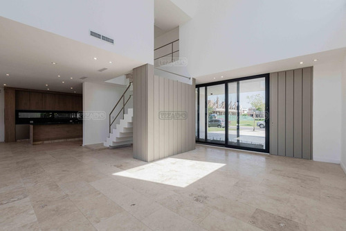 Casa En Venta En El Yacht, Nordelta, Tigre