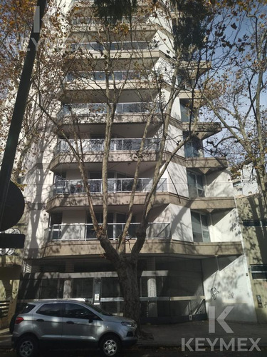 Departamento De Un Dormitorio Con Cochera En Centro De La Plata - Diagonal 77 Entre 8 Y 43