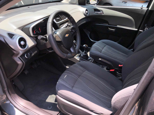 Imagen 8 de 13 de Chevrolet Sonic 2017 1.6 Lt Mt