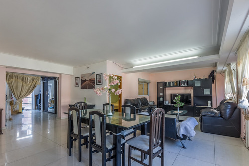 Taller Con Vivienda En Caba: Lote Propio, Terraza Y Quincho