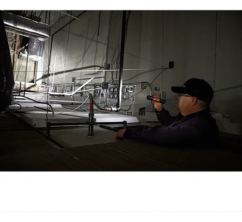 Linterna Led Enfoque Rotativo Recargable Milwaukee