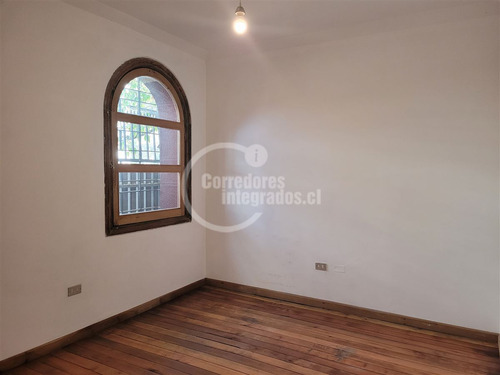 Casa En Venta De 6 Dorm. En Providencia