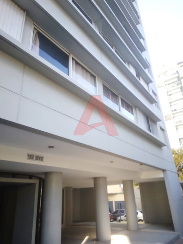 Pocitos - Alquiler Apartamento 1 Dormitorio Con Muebles