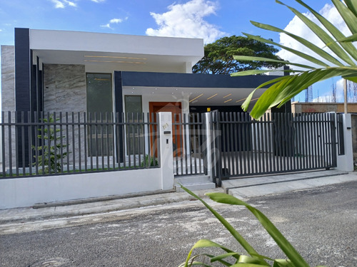 Venta - Casa Moderna En Residencial Don José María, Llanos De Gurabo, Proyecto Cerrado Con Vigilancia 24 Horas Y Control De Acceso, Santiago. (hfc-227)