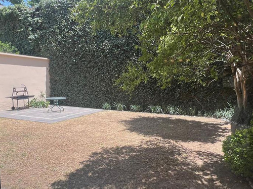 Residencia En Venta En Jardines Del Pedregal En Condominio