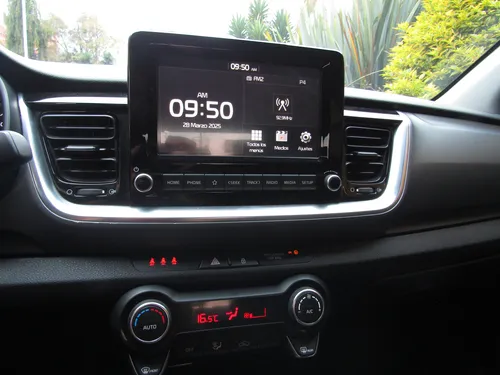 Kia Stonic 1.0 Zenith Hybrid MT