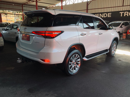 Toyota SW4 SRX 2.8 turbodiesel 5L 4x4 (Aut)