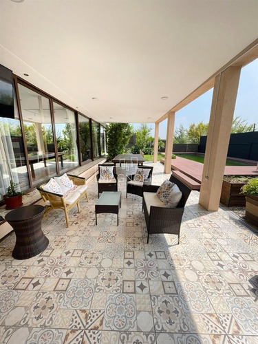 Casa En Venta De 4 Dorm. En Colina