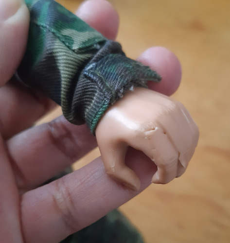 Muñeco Soldado Con Uniforme Camuflajeado 21st Century Toys (Usado)