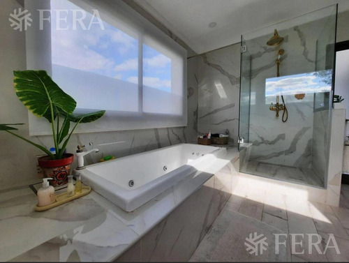 Imagen 22 de 26 de Venta Casa 4 Ambientes Con Galería Con Parrilla Y Fondo Libre Con Piscina En La Candida (30702)