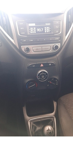 Imagem 14 de 15 de Hyundai Hb20 2017 1.0 Comfort Flex 5p