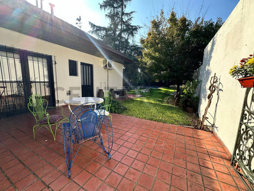 Venta Casa Chalet Castelar 4 Ambientes Acepta Permuta