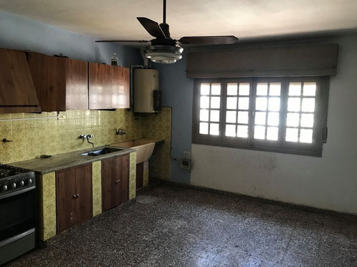 Imagen 5 de 6 de Venta Casa + Depto B° Dean Funes.