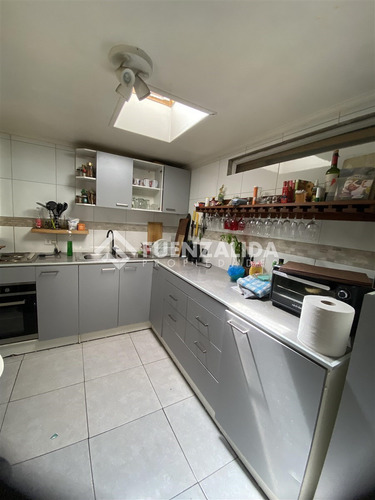 Casa En Venta De 4 Dorm. En Maipú