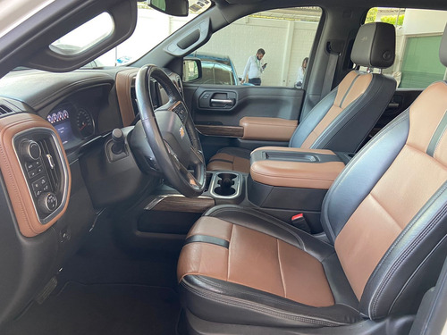 Imagen 5 de 11 de Chevrolet Cheyenne 2019 6.2 V8 Doble Cabina High Country 4x4