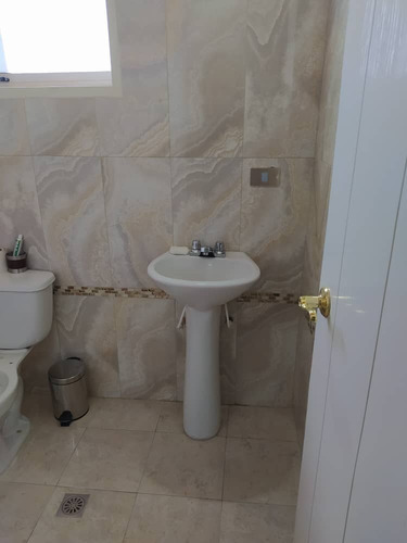 Imagen 11 de 23 de Townhouse En Venta En Av Aragua, Urb Karol Home. 04121994409