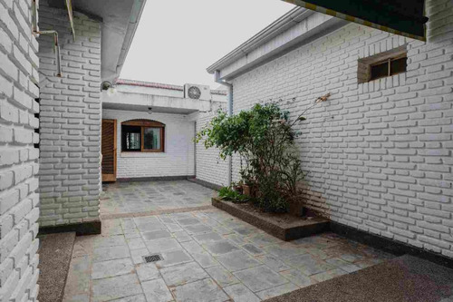 Casa En Venta Cinco Dormitorios Con Terreno 1680m2