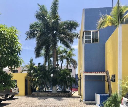 Edificio Con Locales Comerciales, Alberca Y Estudios En Playa Del Carmen P3265