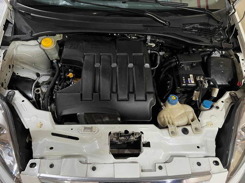 Imagen 20 de 20 de Fiat Punto 2016 1.4 Attractive Pack Top Uconnect
