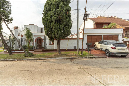 Venta Casa 4 Ambientes Con Quincho Y Cochera En Don Bosco