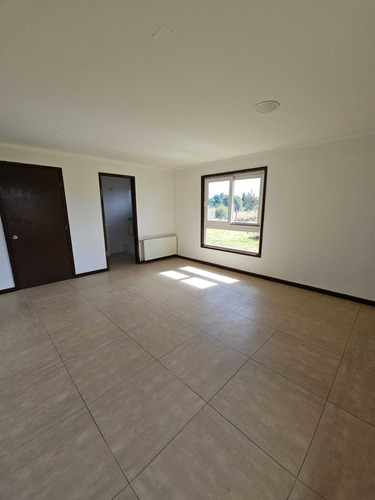 Amplia Casa En Venta En Parcela (82309)