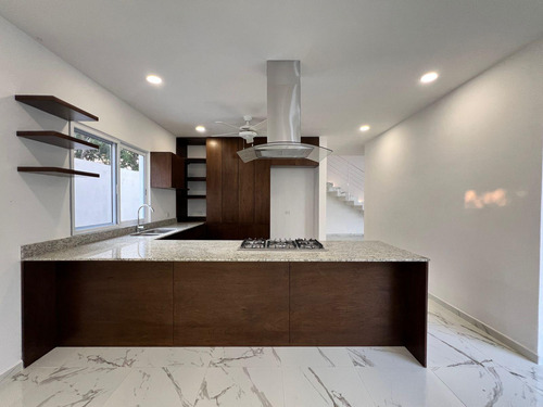 Casa En Venta Merida, Komchen En Privada, Entrega Inmediata.