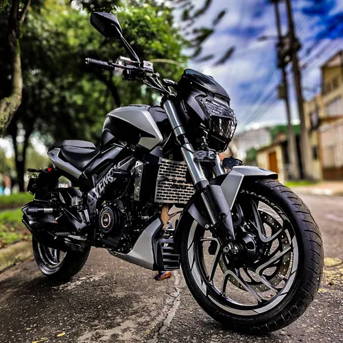 Bajaj Dominar 400 Plata Mate 2023