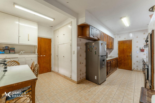 Casa En Planta Baja A Refaccionar Con Gran Terreno En Olivos Alto