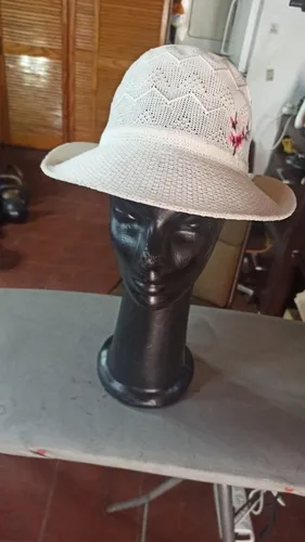 Gorra Sombrerito Hilo Tramado Blanco Con Bordadito Va Para M (Usado)