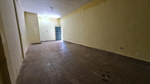 Venta De Local En Los Pinos, Isidro Casanova