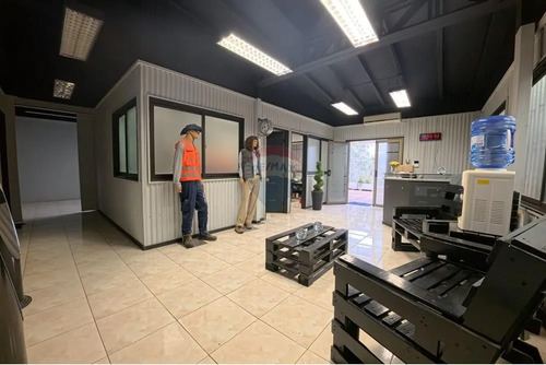 Bodega Con Oficina En Recoleta