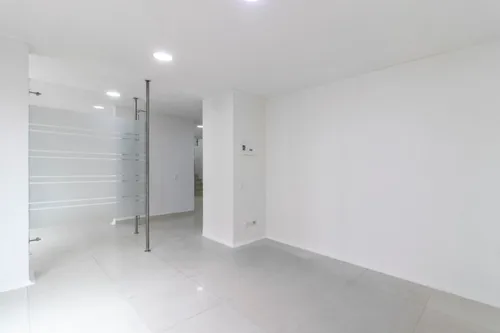 Local En Arriendo/venta En Chapinero Alto. Cod V22221