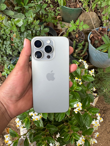 Apple iPhone 15 Pro (128 Gb) - Titanio Blanco (Usado)