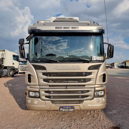 Imagem 3 de 15 de Caminhão Bitruck 8x2 Scania P310 Baú Câmara Fria 2017 P 310