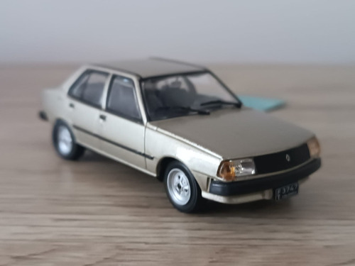 Carro A Escala Renault 18 Escala 1/43 Usado Falta Espejo 