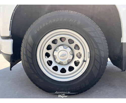 Chevrolet Silverado wt doble cabina 4.3