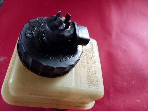 Deposito De Líquido De Frenos Jetta A2 Golf 87 A 92 Original (Usado)