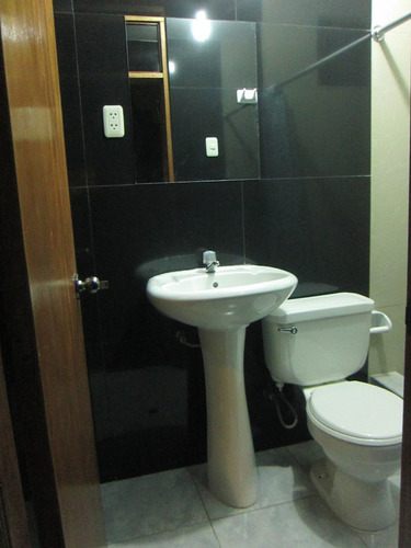 Imagen 6 de 12 de Habitacion Con Lavadero Incluido Y Baño Propio Cerca Al Aeropuerto (incluye Agua, Luz, Internet Y Terma En Ducha) A S/ 400.00 Smp