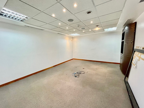 Imagen 3 de 10 de Se Vende Oficina Planta De 400m2 En El Rosal Excelente Torre Corp.