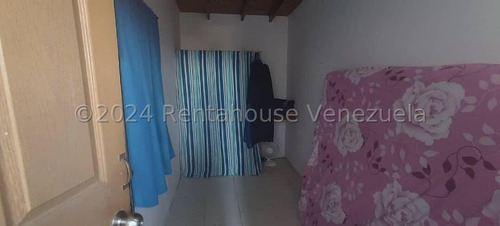 Maritza Lucena Vende Edificio Residencial Y Comercial De Tres Niveles, En Barquisimeto, #25-1641- Todos Los Servicios Básicos, Agua, Luz, Internet, Cerca A Farmacias, Clínicas, Hospital.