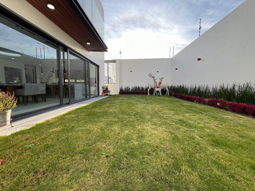 Doble Altura, Amplio Jardín, Vapor- La Vista Residencial
