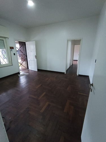 Casa De 4 Ambientes En Alquiler En Muñiz.