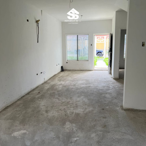 Townhouse En Venta - Obra Limpia - San Pablo, Turmero
