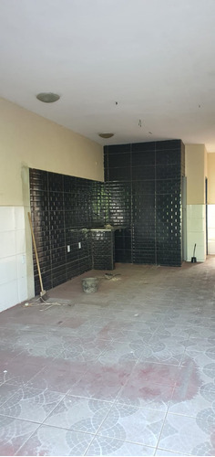 Conjunto Comercial De 3 Lojas A Uma Quadra Da Praça Do 7 De Abril Em Paciencia
