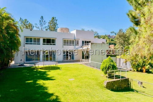 Bella Casa Moderna Con Jardín En Calle Cerrada En Venta La Lagunita Country Club I